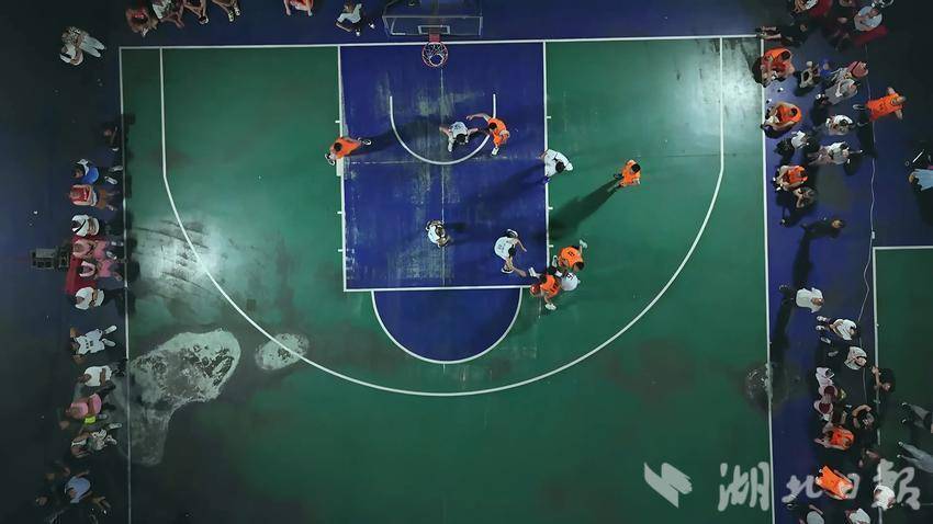 勾勒出这场, 村BA, 着板凳来捧 勾勒出这场, 村BA, 着板凳来捧