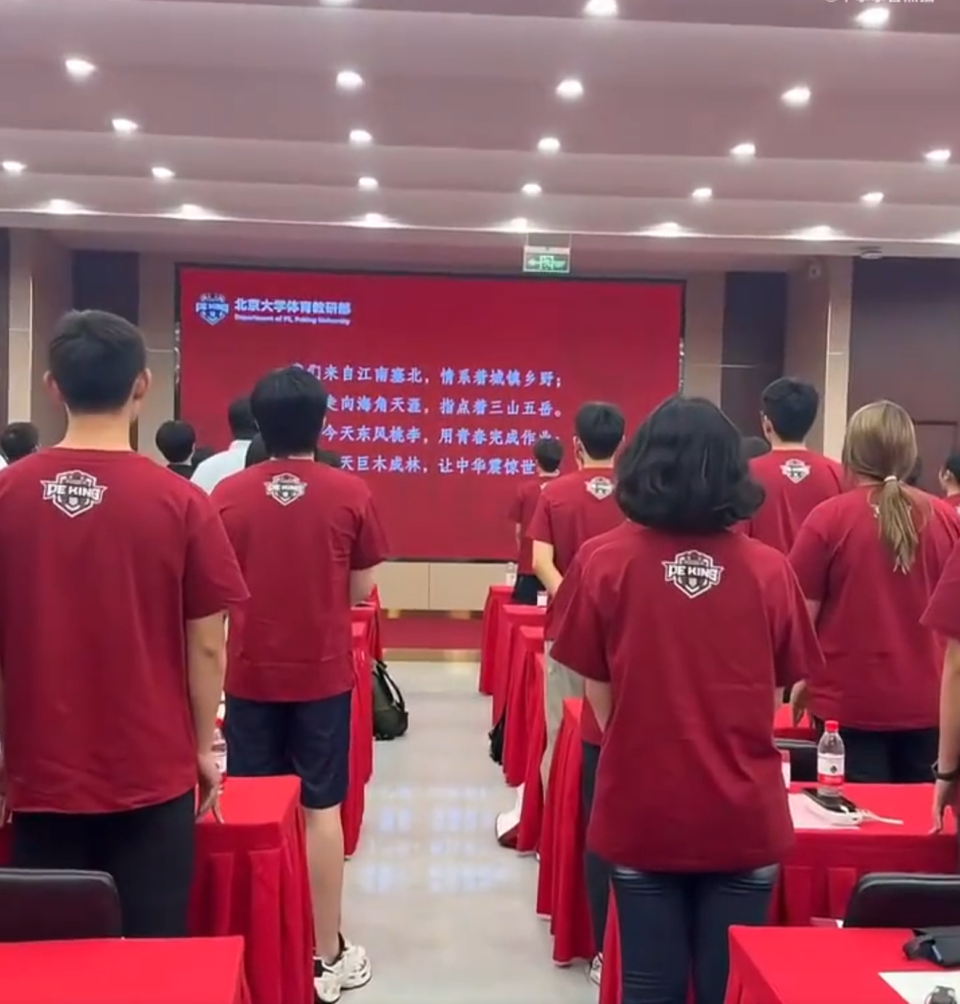 他签名合影, 名字 他签名合影, 名字